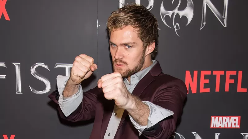 Finn Jones reconhece as críticas dos punhos de ferro, pretende provar que os críticos estão errados