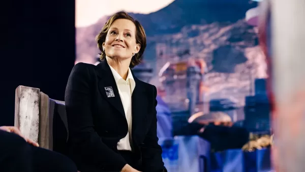 Sigourney Weaver'da Grogu: Yıldız Savaşları Kutlamalarında Kalpleri Çalmak